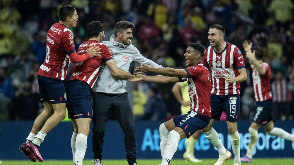 Paunovic festejando el pase a la Final en el Estadio Azteca