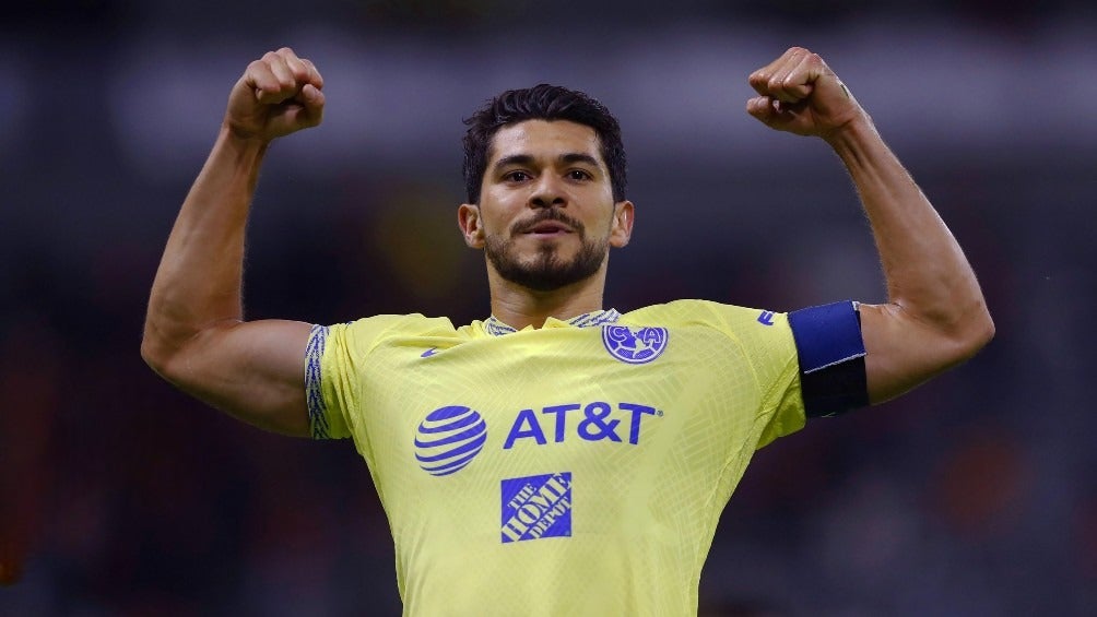 Henry Martín celebra un gol con América