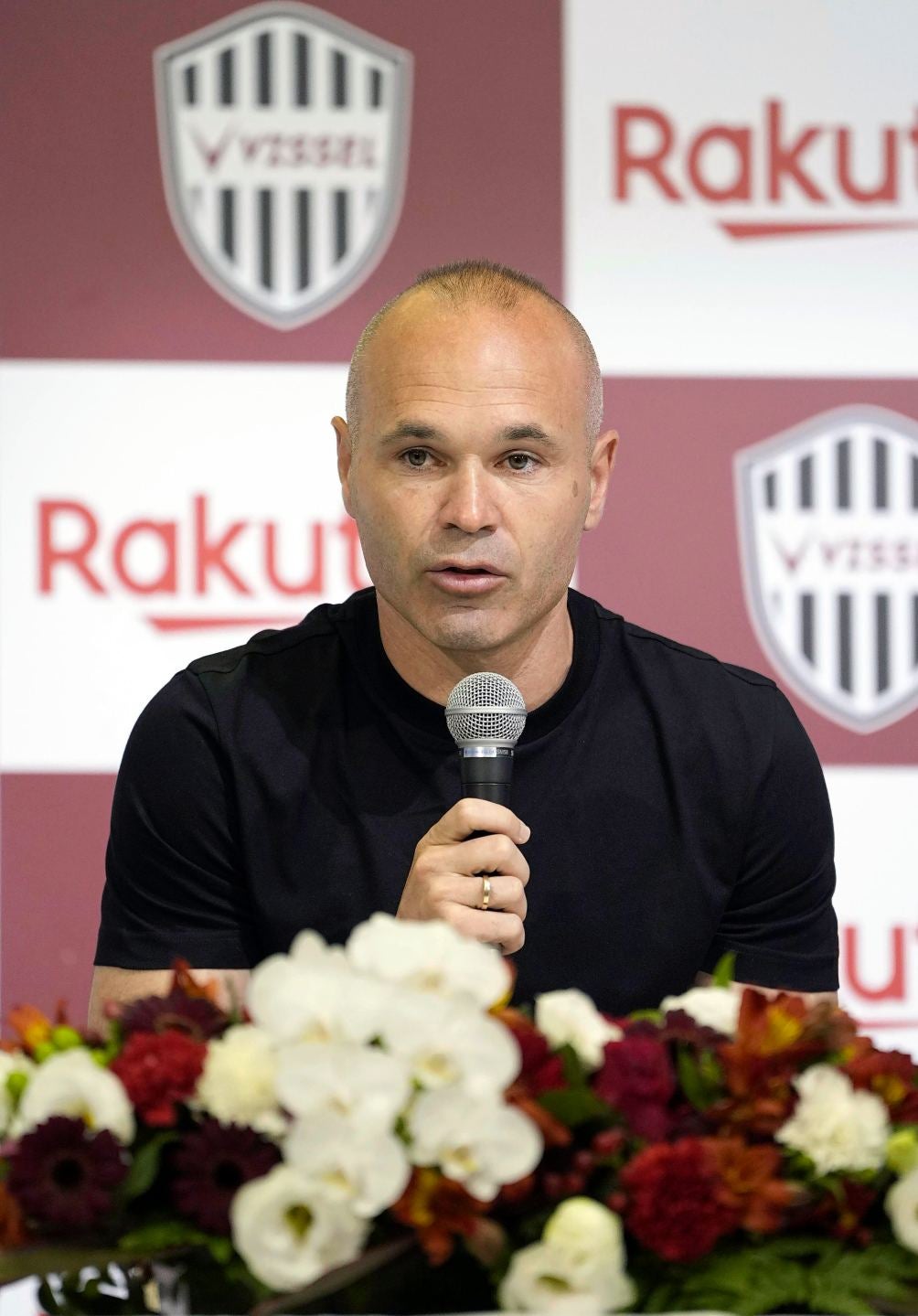 Iniesta anunció su salida del club