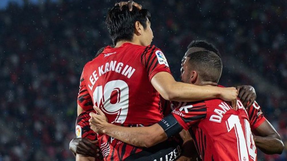 Jugadores del Mallorca celebrando el gol ante el Valencia