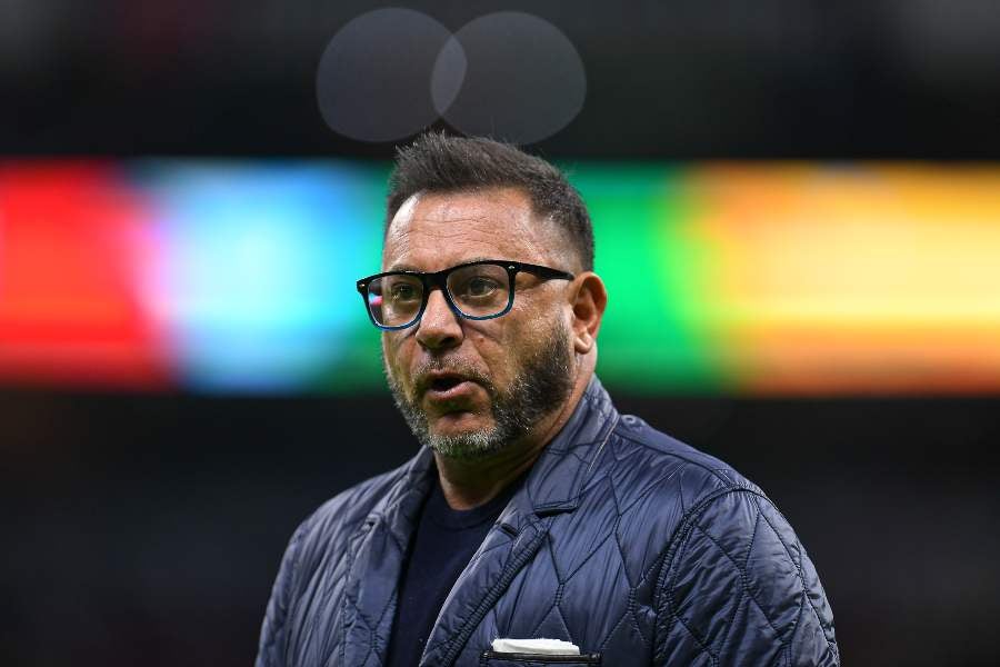 Antonio Mohamed durante un partido con Pumas