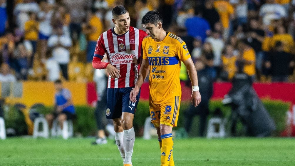 Ronaldo Cisneros y Jesús Angulo intercambian puntos de vista
