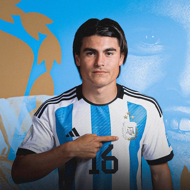 Luka Romero con la playera de Argentina