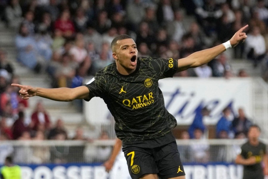 Mbappé festejando un gol