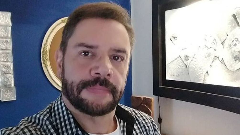 Héctor Parra en su casa