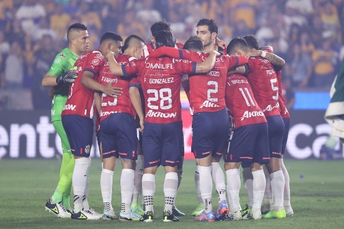 Jugadores del Chivas al terminar el partido de Ida