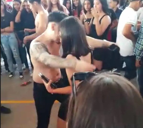 Strippers en festejo del Día del Estudiante en Secundaria