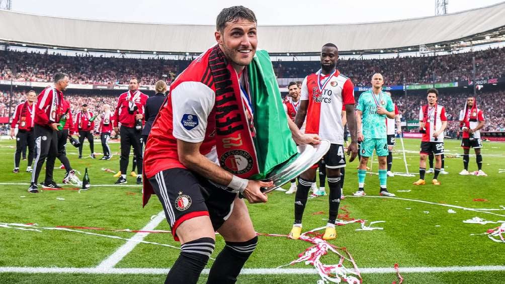 El mexicano celebró el título a lo grande