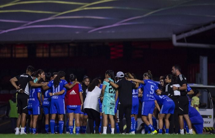 Jugadoras de Tigres Femenil en el Estadio Azteca