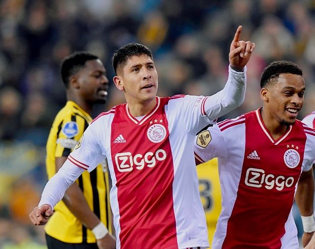 Edson Álvarez en el Signal Iduna Park