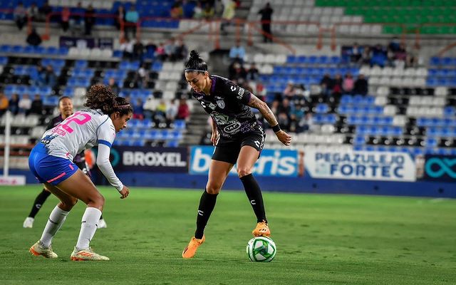 Jenni Hermoso ante Diana García en Semifinales