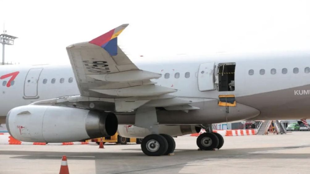 Este es el avión de donde el hombre abrió la puerta antes de aterrizar