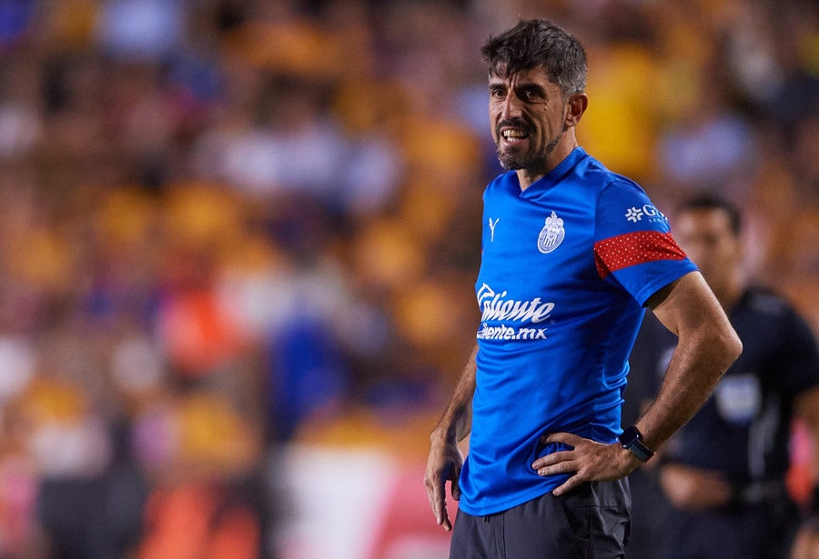 Veljko Paunovic durante juego ante Tigres