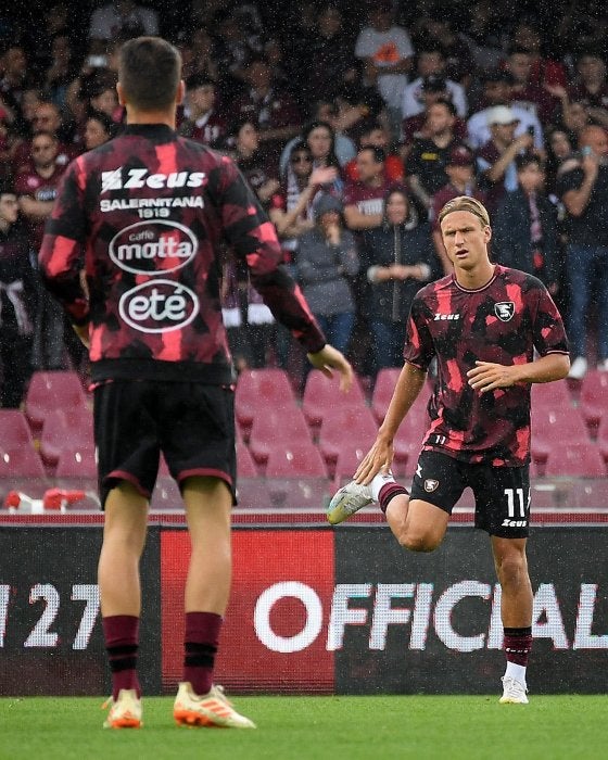 Jugadores del Salernitana durante el calentamiento