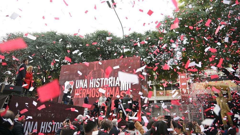 Muñeco Gallardo en la develación de su estatua