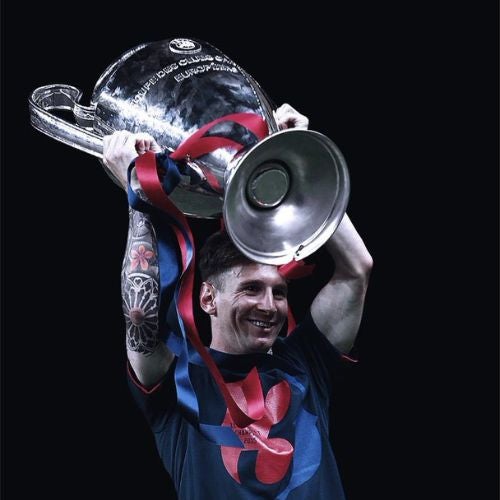 Messi con el trofeo de Champions League