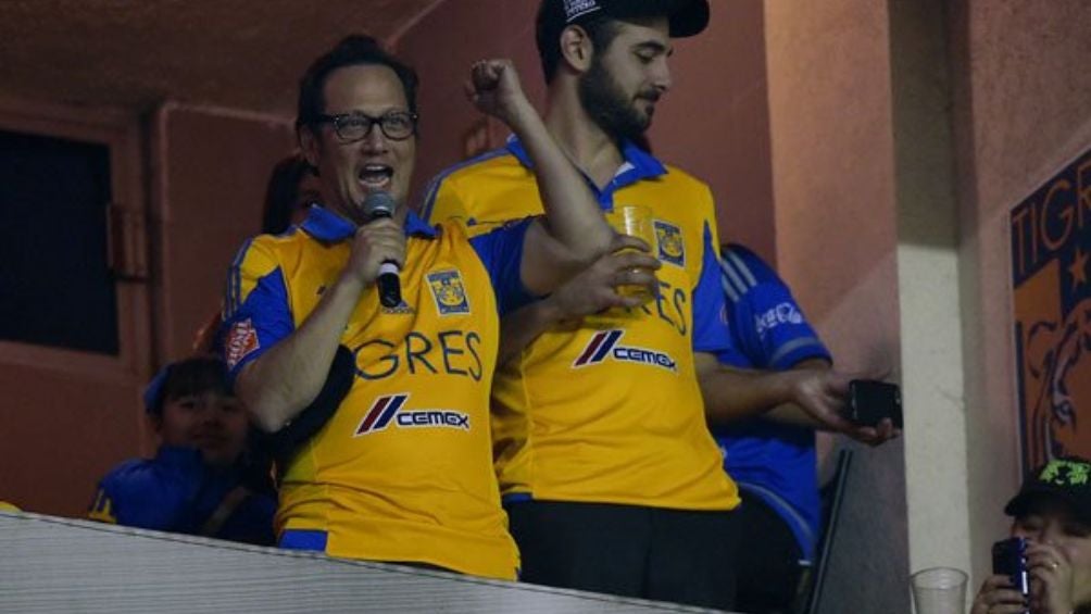 Rob Schneider en el Estadio Universitario