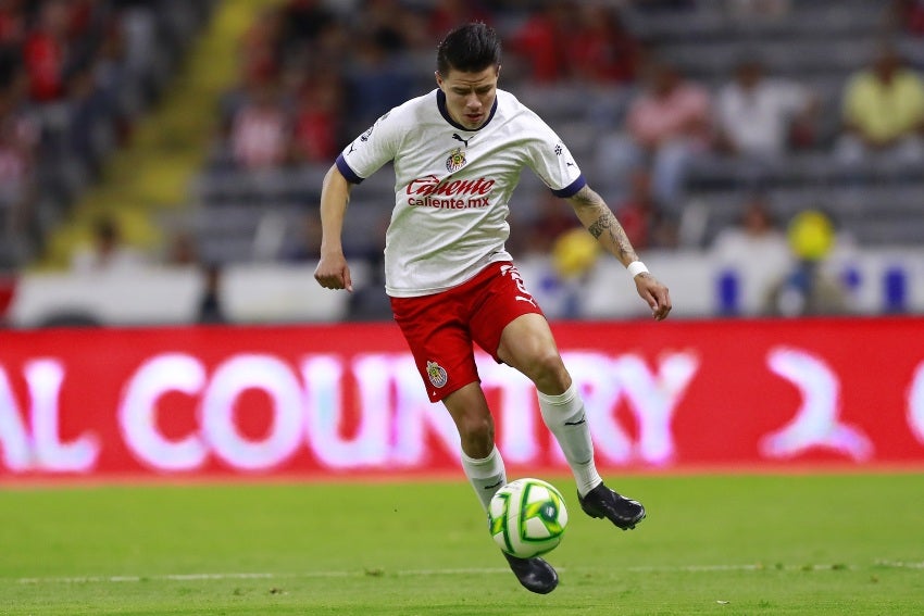 Pavel Pérez en un partido de Chivas