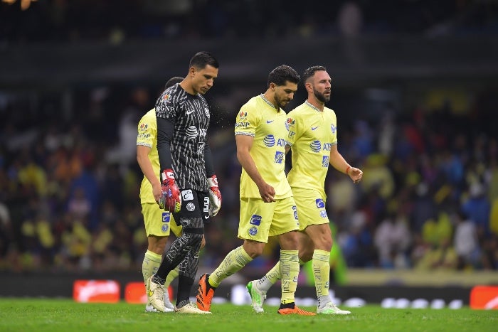 Jugadores del América tras quedar eliminados