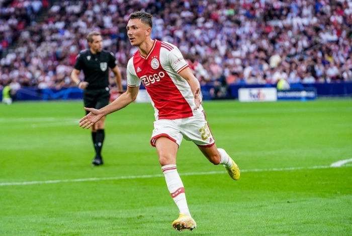 Steven Berghuis durante un partido de Ajax en Champions