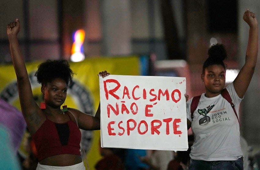 Futbol brasileño rindió apoyo a Vinicius