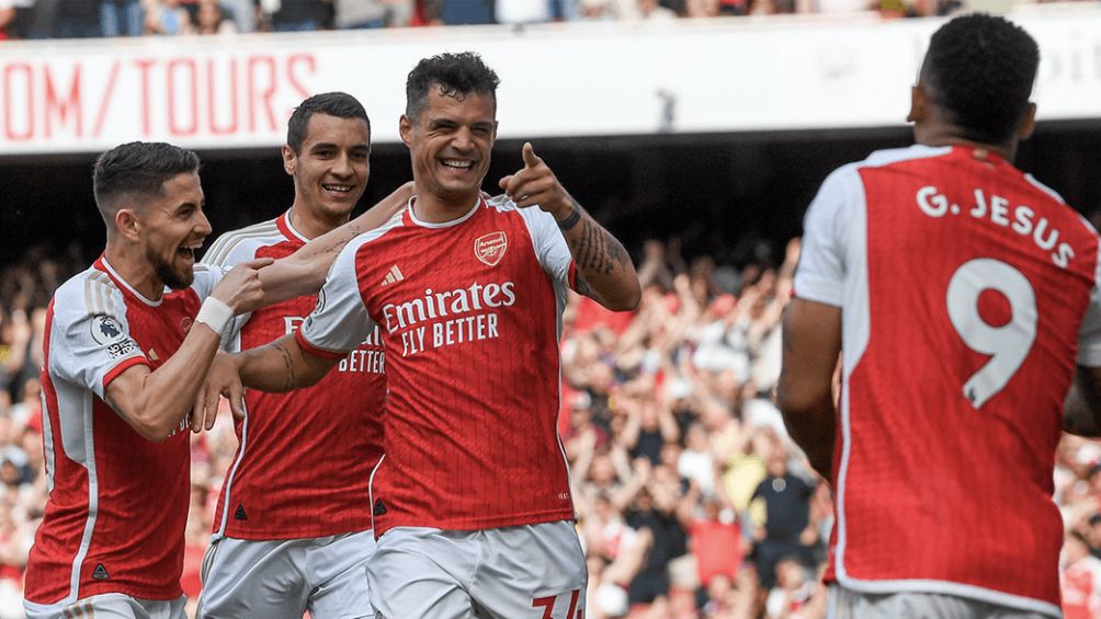 Arsenal celebra uno de los goles de este domingo