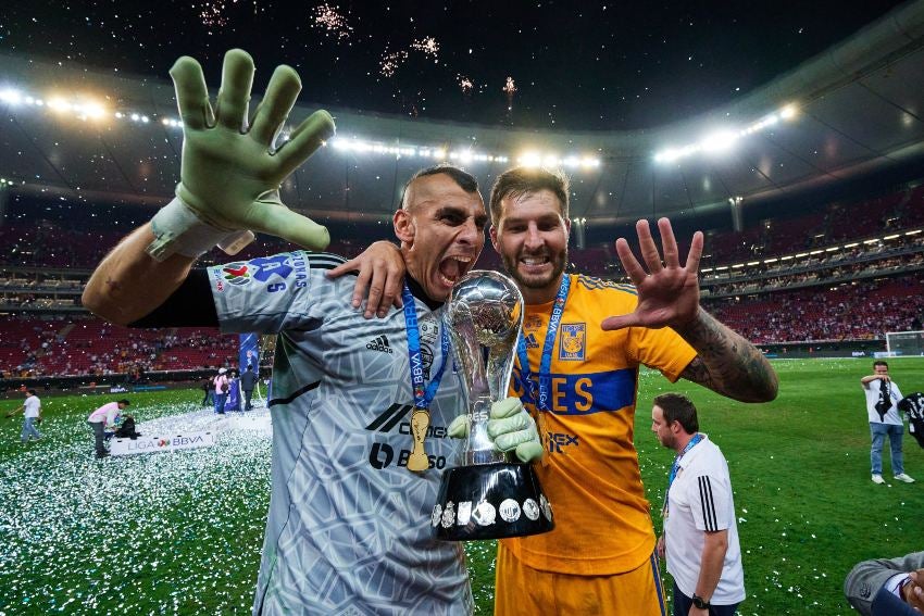 Nahuel Guzmán celebrando el título del CL23