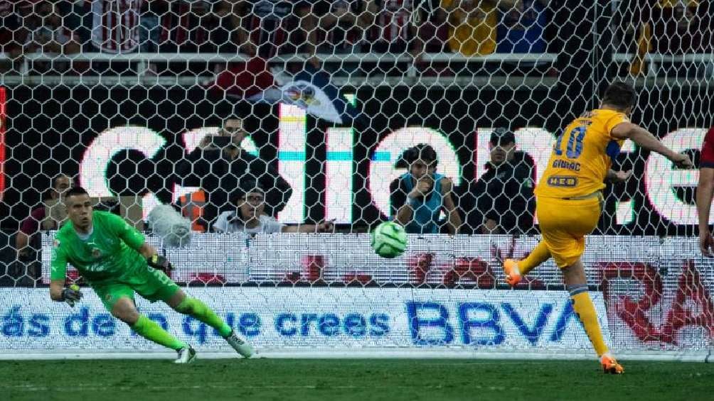 El francés anotó dol de penal