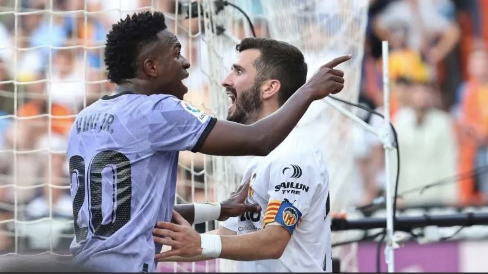 Vinicius durante los ataques en Mestalla