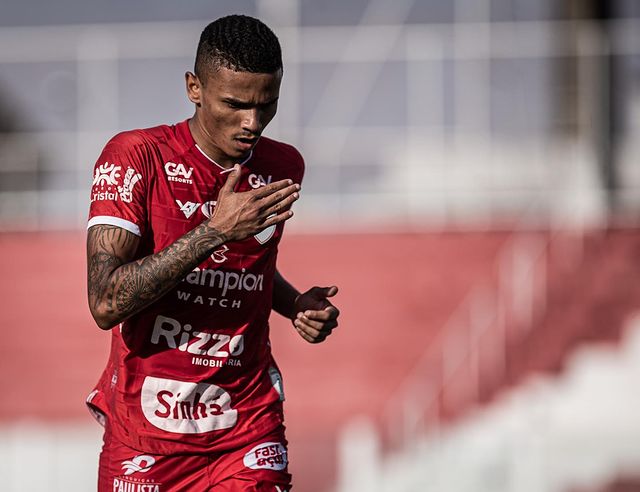 Marcos Vinicius jugando con el Vila Nova FC