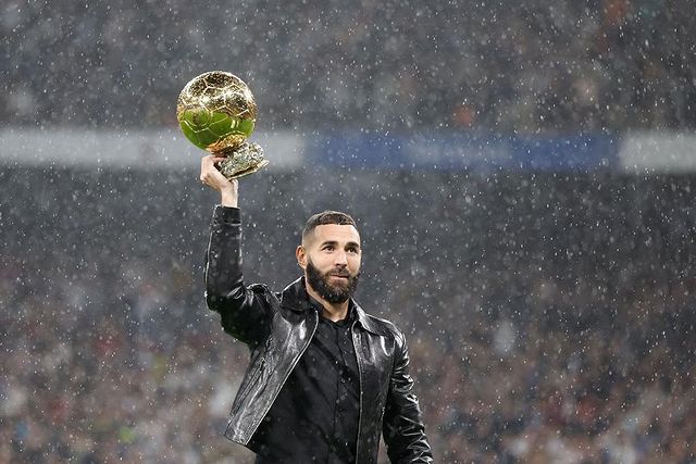 Karim Benzema con el Balón de Oro