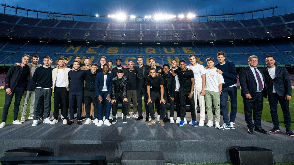 Busquets junto a todos sus compañeros en la foto del recuerdo