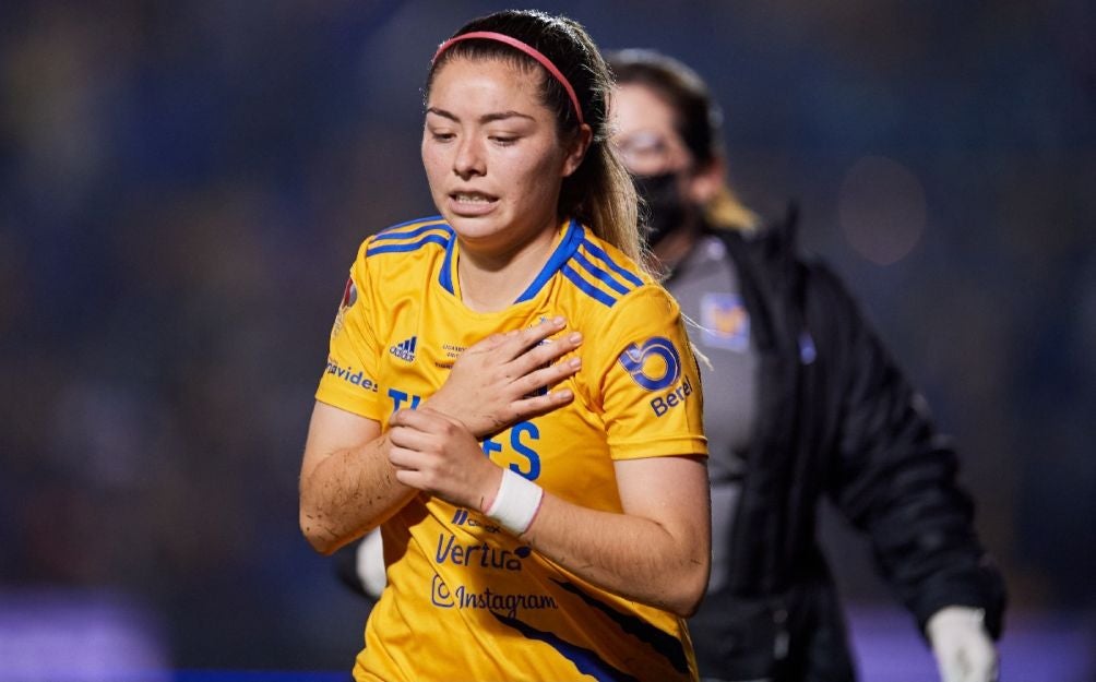 Katty Martínez con la camiseta de los Tigres