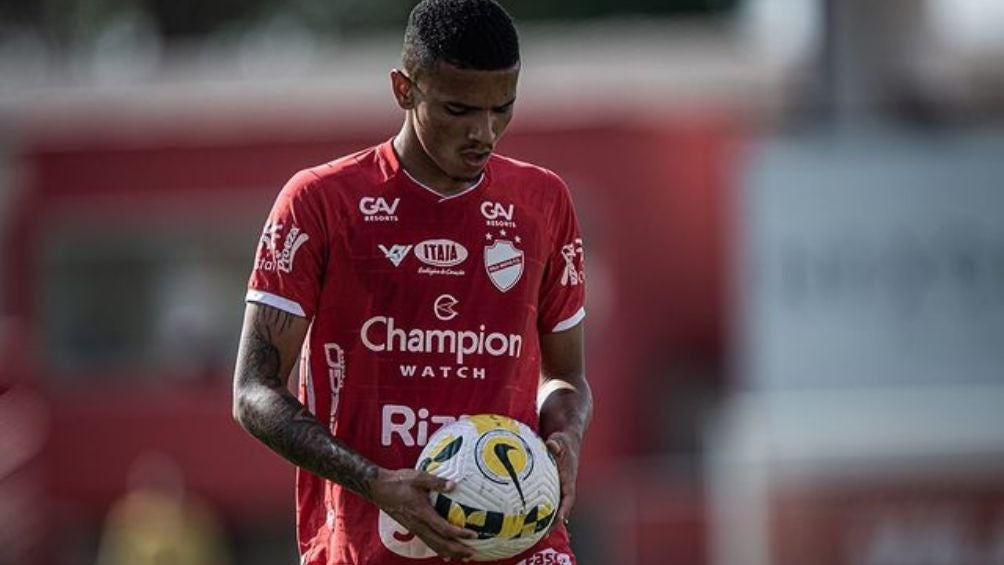 Marcos Vinicius jugando con el Vila Nova FC