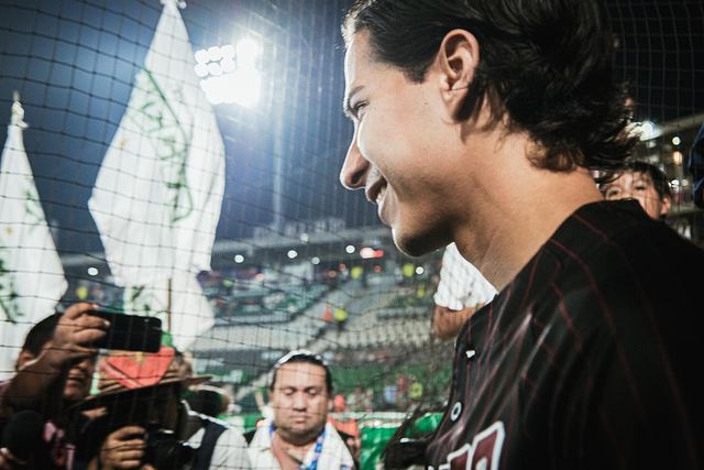 Diego Lainez en el Estadio Centenario de los Olmecas