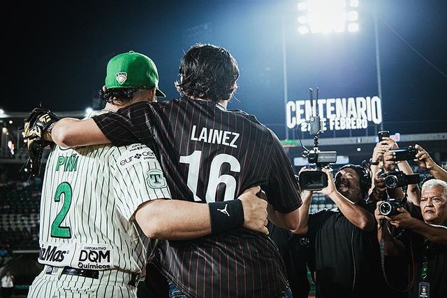 Diego Lainez en el Estadio Centenario de los Olmecas