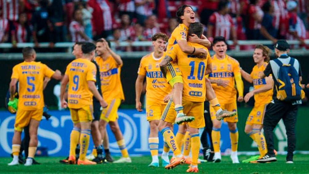 Jugadores de Tigres, en festejo de gol