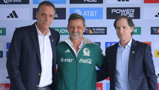 Jaime Ordiales presentando a Diego Cocca con Selección Mexicana