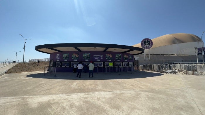 Cartulina pegada en las taquillas del estadio