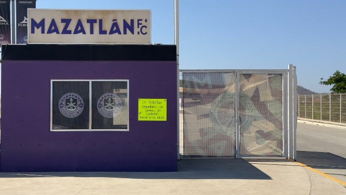 Cartulina pegada en las taquillas del estadio