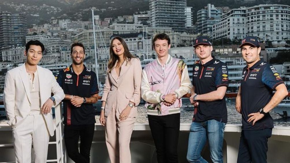 Checo P rez y Max Verstappen recibieron un lujosos relojes de Tag