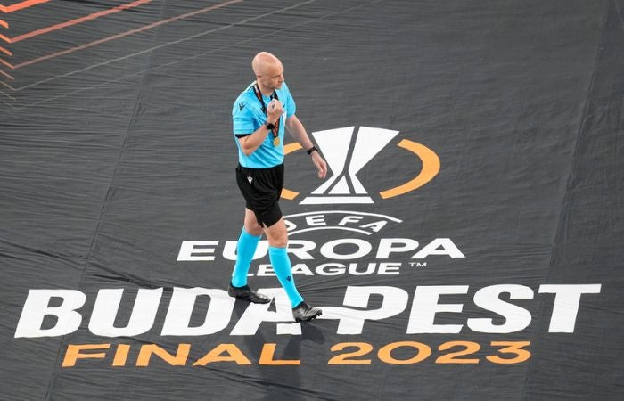 Anthony Taylor en la Final de Europa League