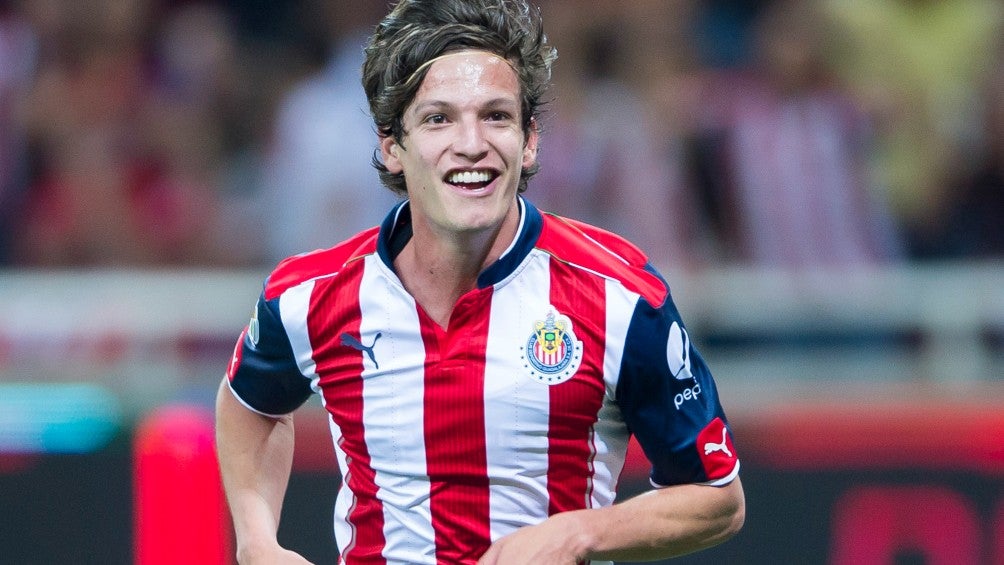 Carlos Fierro en partido con Chivas