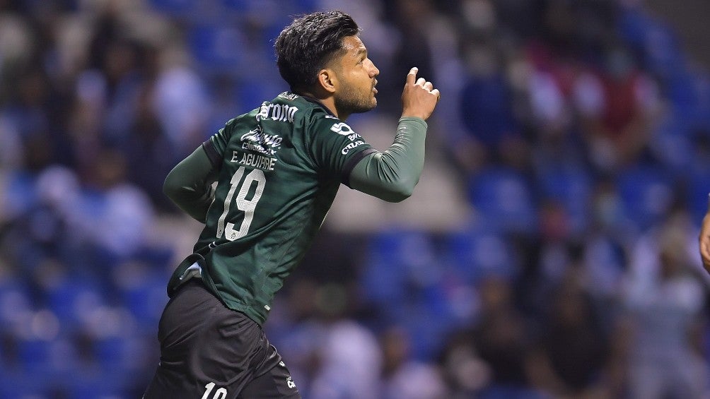 Eduardo Aguirre celebra un gol con Santos