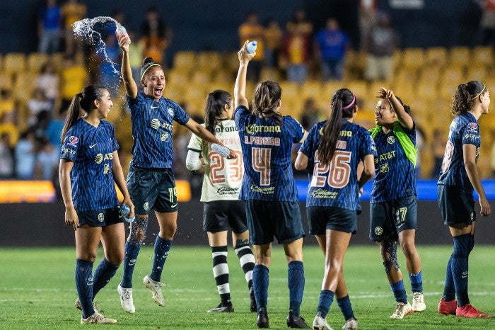 Jugadoras del América festejan su pase a la Final