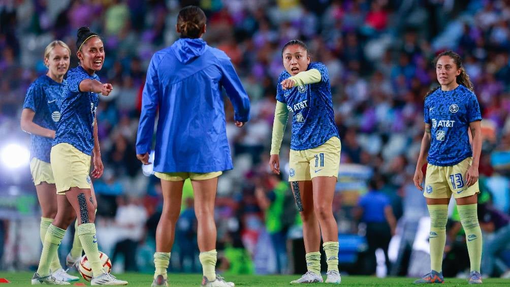 ¡Mojan a las jugadoras del América previo a la Final! Estadio Hidalgo prendió los aspersores 