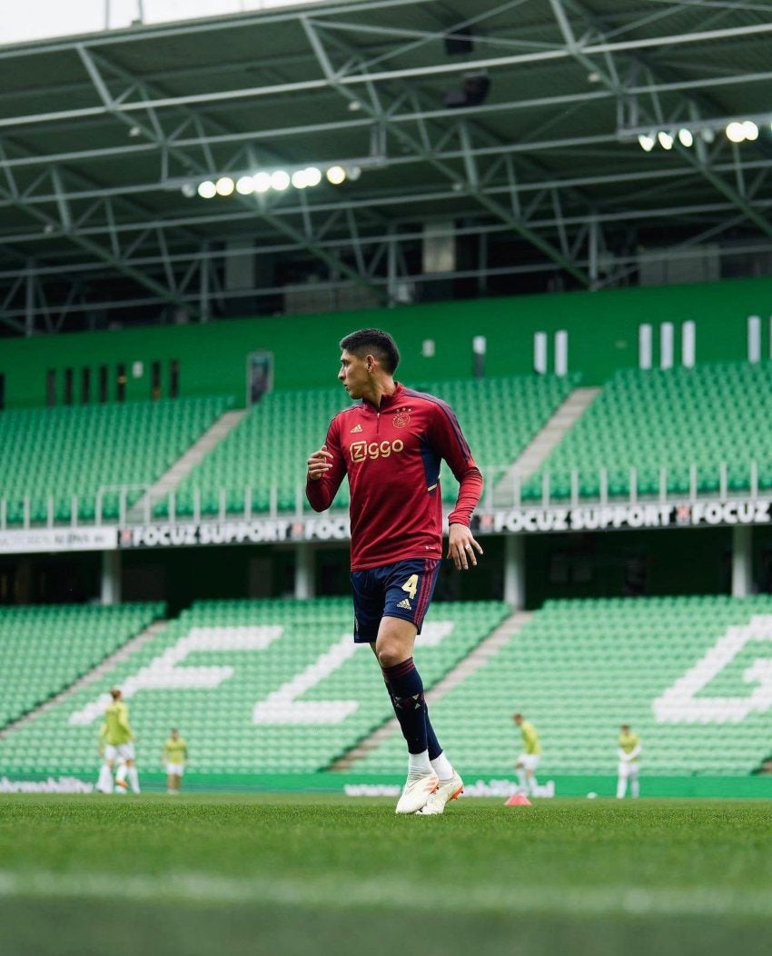 Edson Álvarez en un partido del Ajax