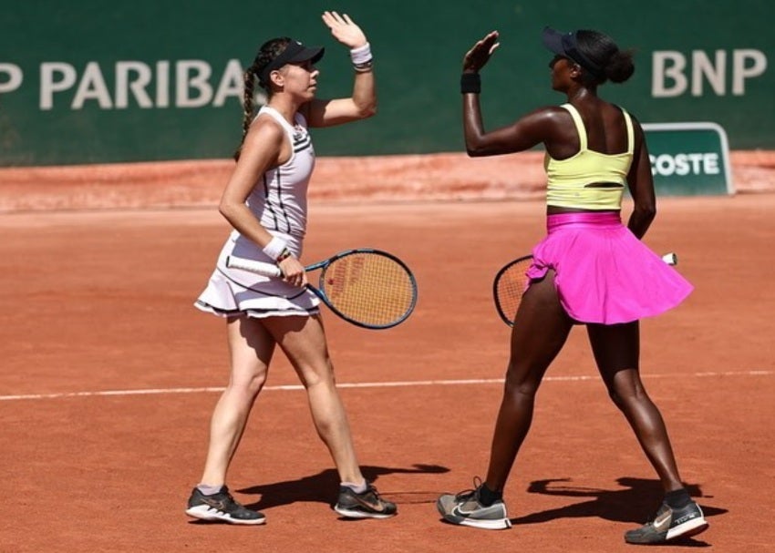 Giuliana Olmos y Asia Muhammad en Roland Garros