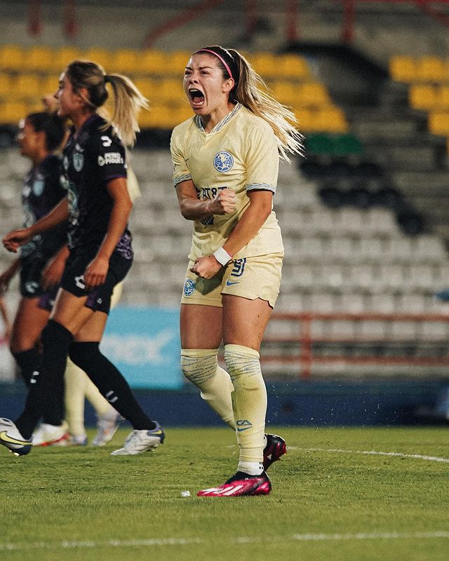 Katty Martínez festejando un gol ante Pachuca