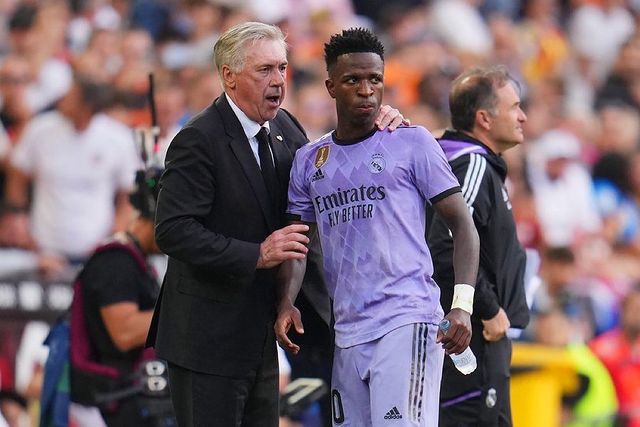 Carlo Ancelotti y Vinicius Jr